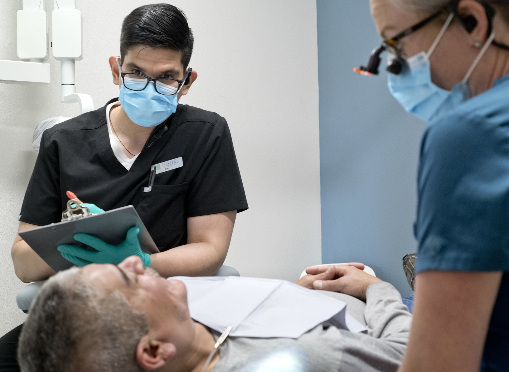 Dental assistant Leonardo Marquez